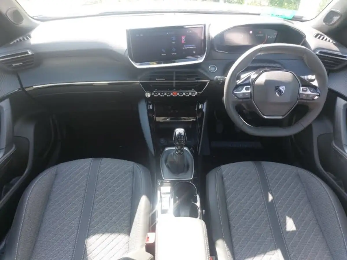 2025-peugeot-2008-suv-12-puretech-allure-130ps-big-2