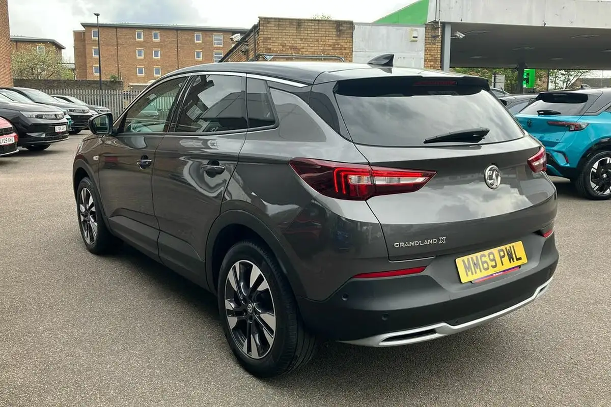 2019-vauxhall-grandland-x-12-sri-nav-auto-big-1