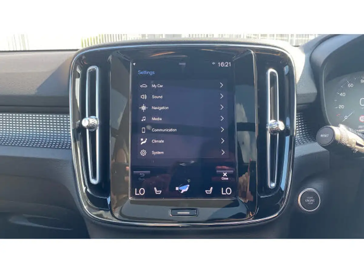 2022-volvo-xc40-15-t3-r-design-auto-big-31