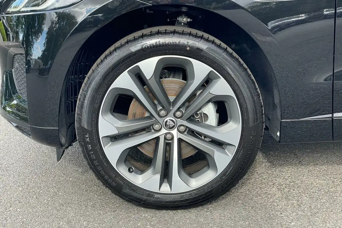 2024-jaguar-f-pace-20-d200-r-dynamic-hse-black-big-24