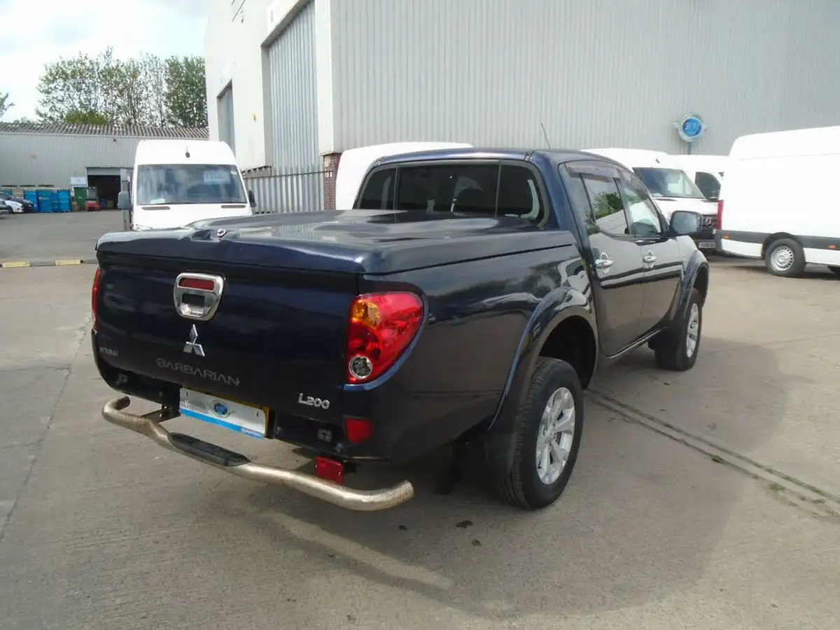 2010-mitsubishi-l200-25td-barbarian-auto-big-7