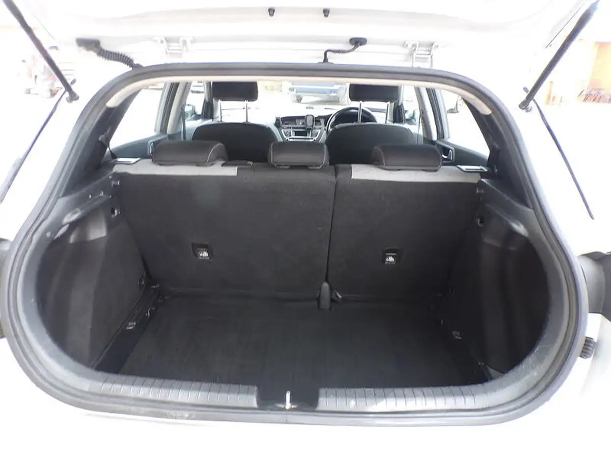 2015-hyundai-i20-12-se-hatchback-5d-big-18