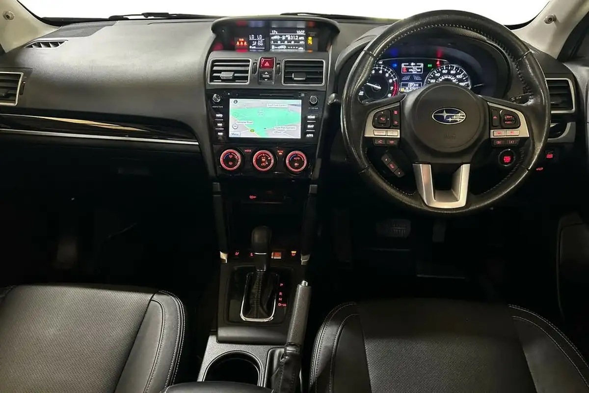 2018-subaru-forester-20-xe-premium-4x4-lineartronic-big-4