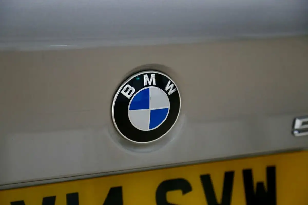 2014-bmw-5-series-20-528i-luxury-saloon-4d-auto-big-21