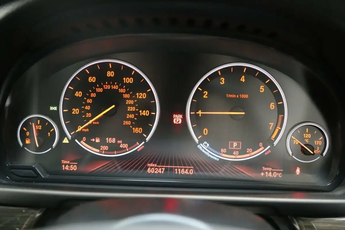 2014-bmw-5-series-20-528i-luxury-saloon-4d-auto-big-41