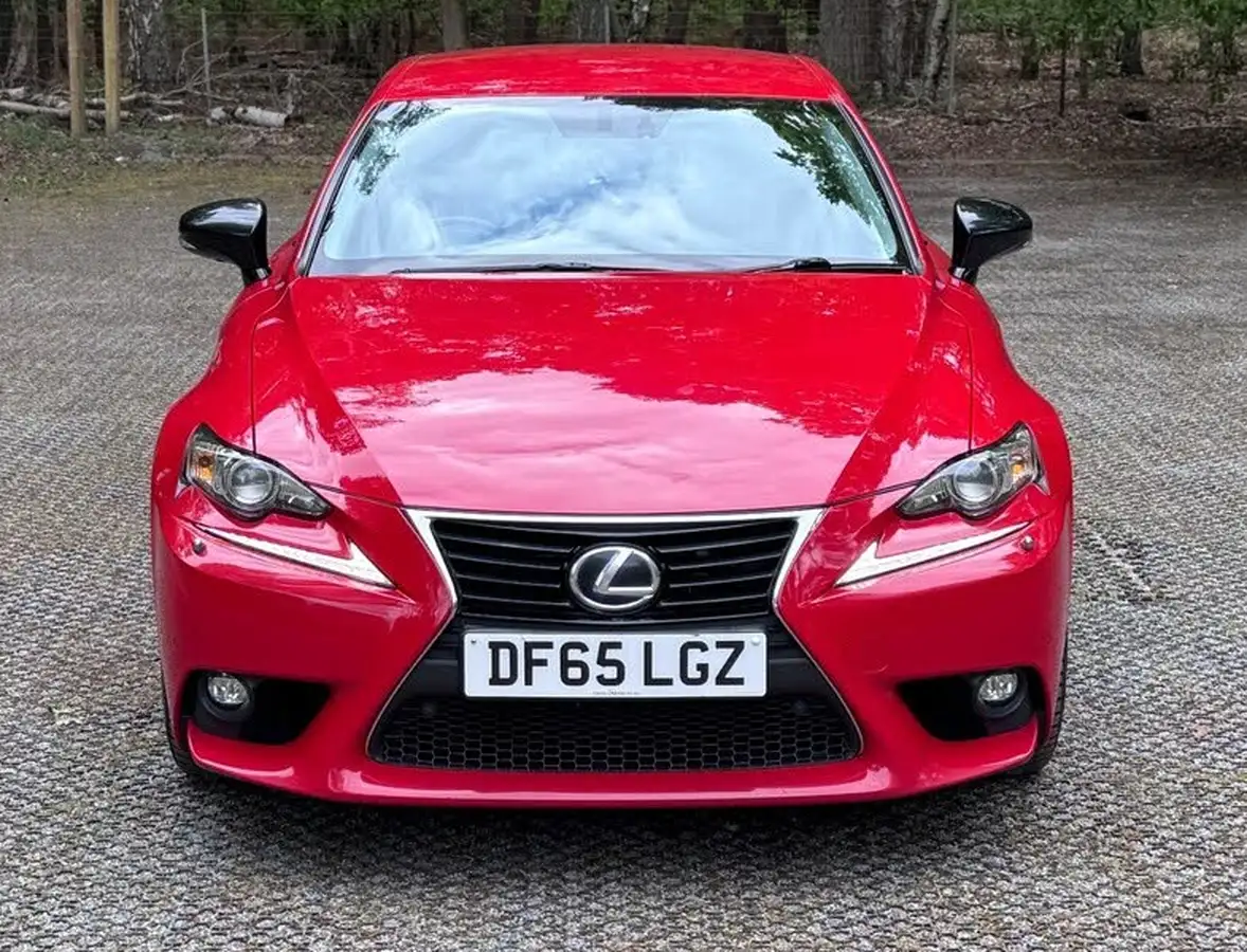 2015-lexus-is-300h-25-sport-big-6