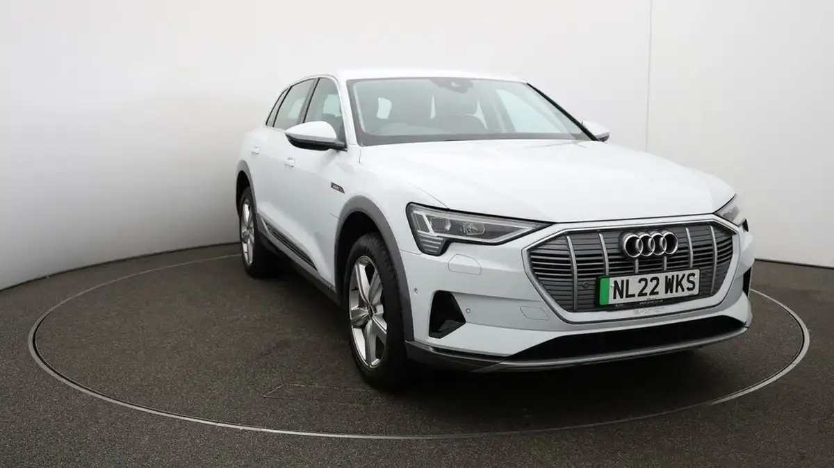 2022-audi-e-tron-55e-technik-station-wagon-big-33