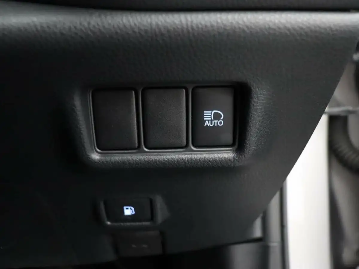 2020-toyota-c-hr-18-vvt-i-dynamic-big-32