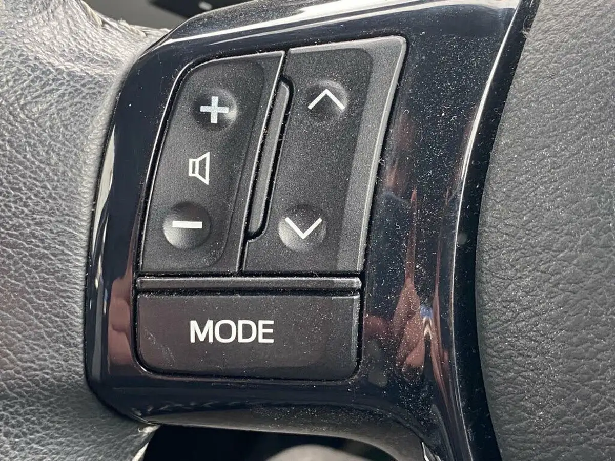 2018-toyota-yaris-15-vvt-i-icon-navi-hybrid-big-44
