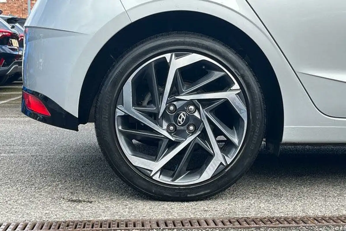 2022-hyundai-i20-10-t-gdi-premium-eclutch-imt-big-7
