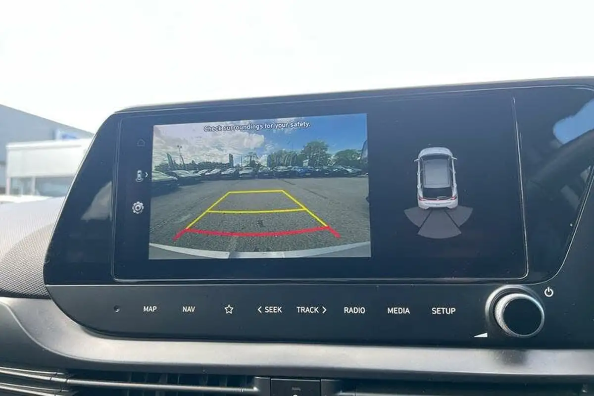 2022-hyundai-i20-10-t-gdi-premium-eclutch-imt-big-35