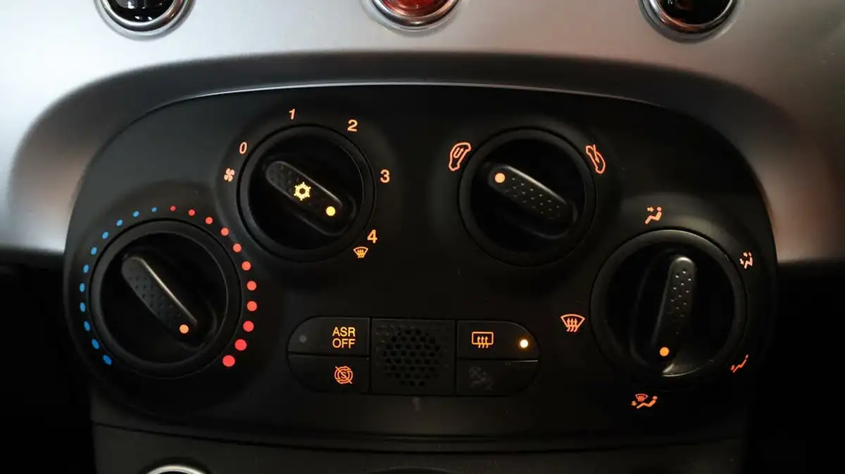 2021-fiat-500-10-connect-big-11