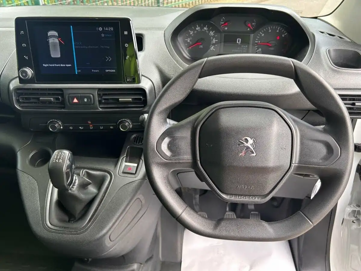 2021-peugeot-partner-15-bluehdi-1000-professional-100ps-eu6dt-panel-big-12
