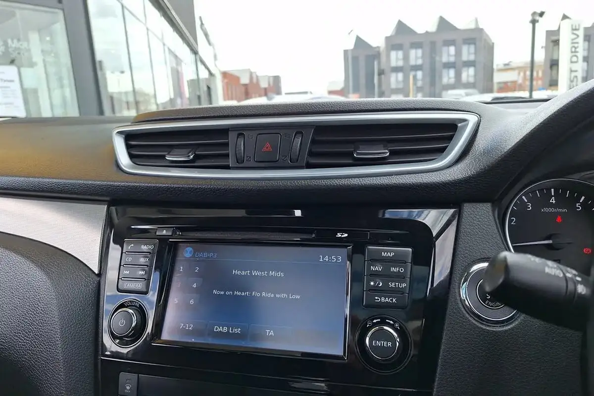 2018-nissan-qashqai-12-dig-t-n-connecta-big-36