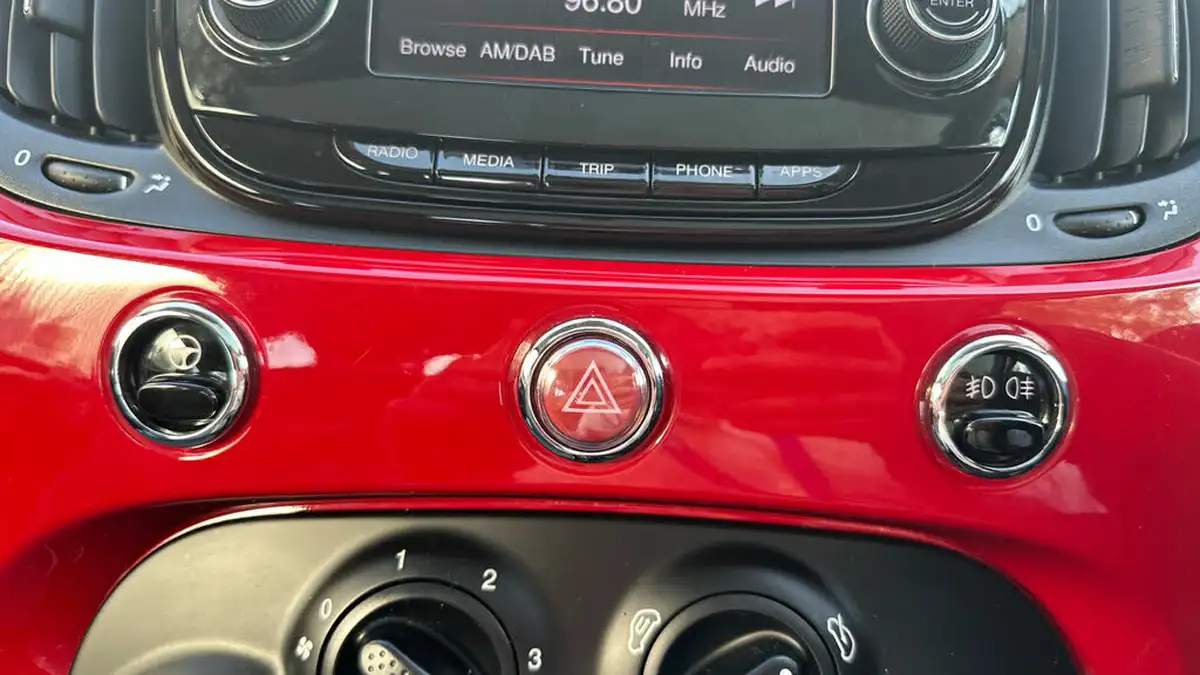 2019-fiat-500-12-lounge-ss-big-28