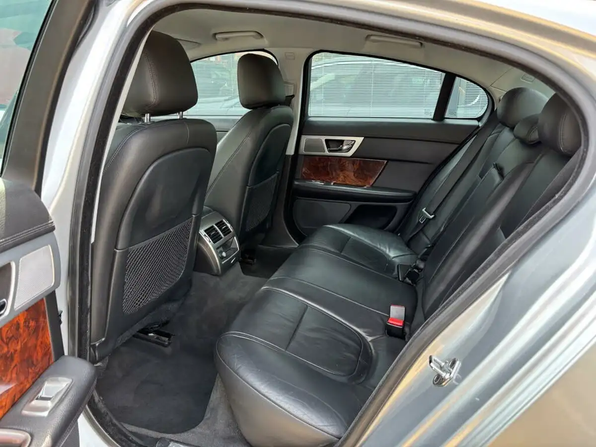 2012-jaguar-xf-22td-luxury-190ps-saloon-4d-auto-big-22