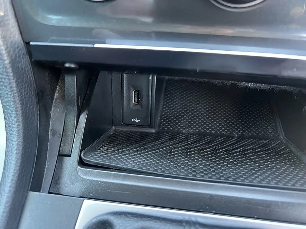2019-volkswagen-golf-16tdi-match-edition-estate-big-37