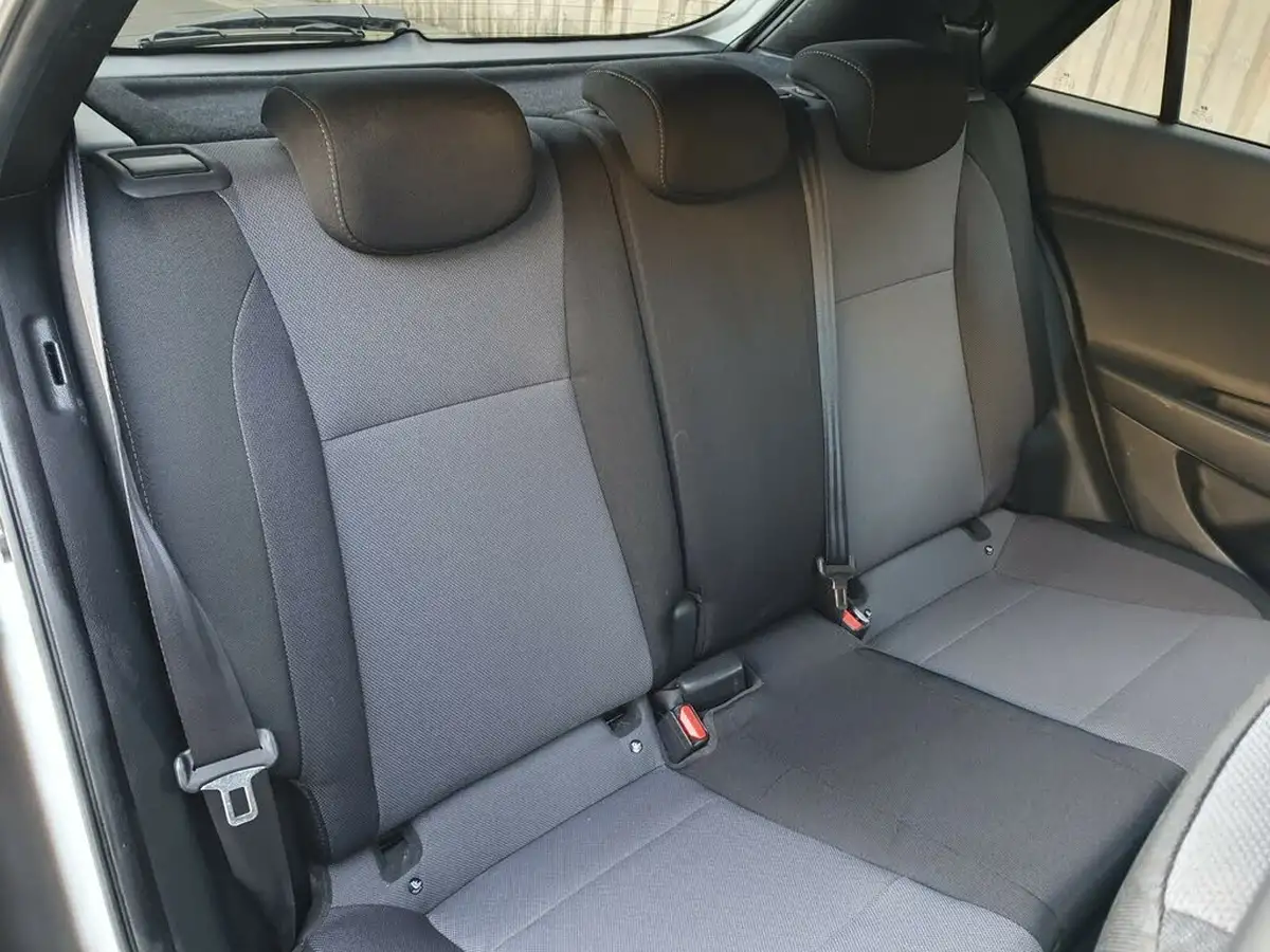 2016-hyundai-i20-10-active-big-11