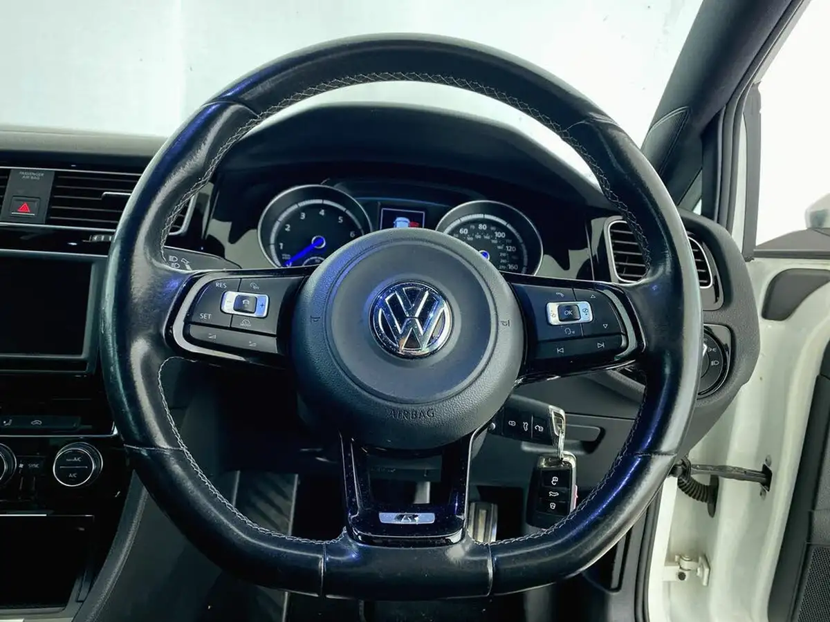 2015-volkswagen-golf-20-tsi-r-estate-5d-dsg-big-15