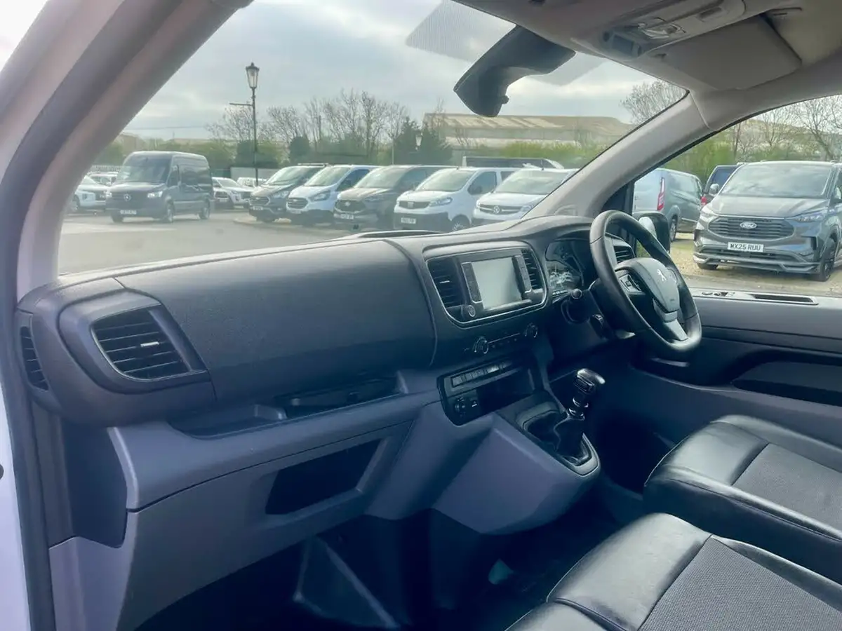 2018-peugeot-expert-16bluehdi-professional-standard-1000-115-ss-big-15