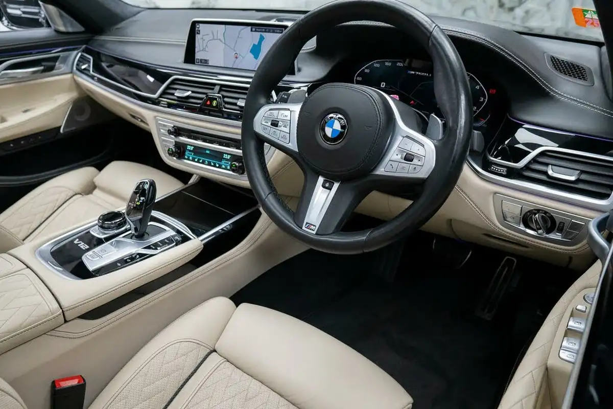 2020-bmw-7-series-66-m760li-big-8