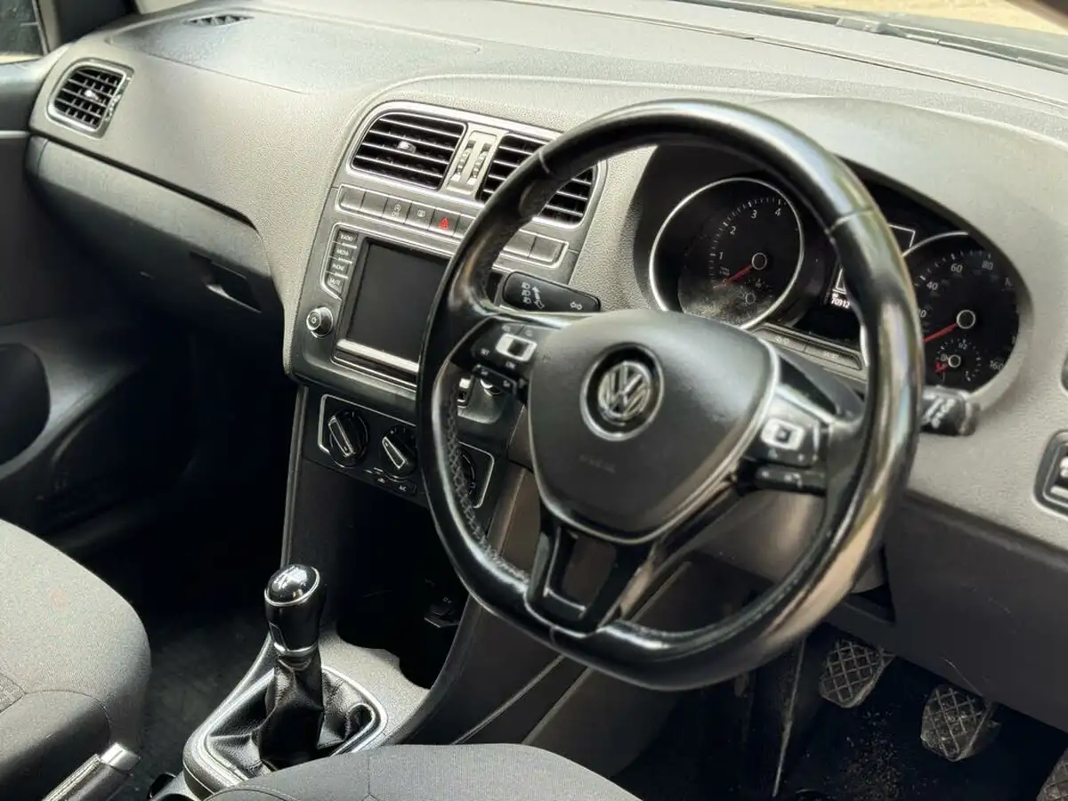 2016-volkswagen-polo-10-match-60ps-3d-big-1
