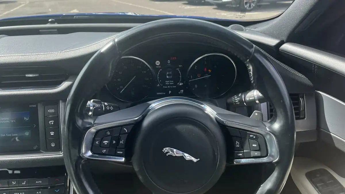 2016-jaguar-xf-20td-r-sport-180ps-auto-big-8