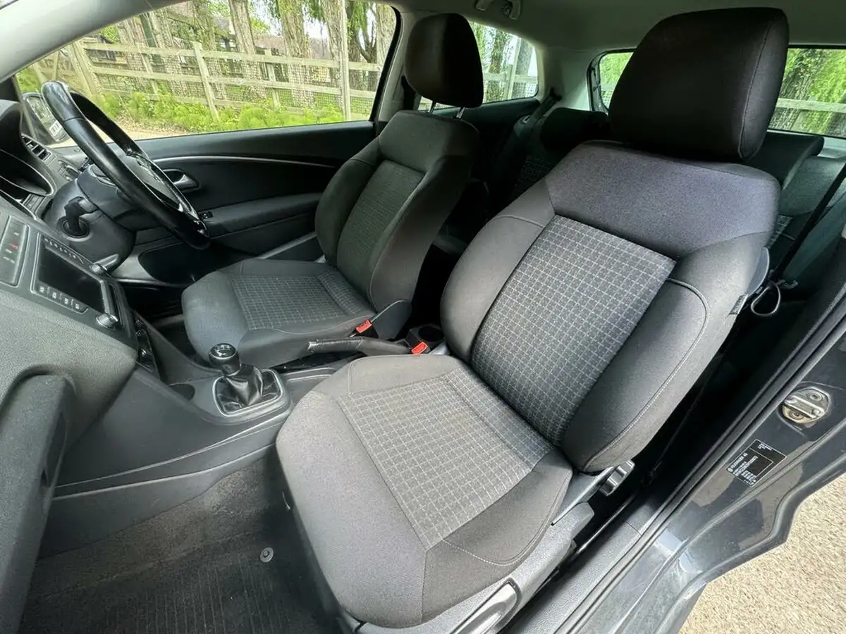 2016-volkswagen-polo-10-match-60ps-3d-big-25