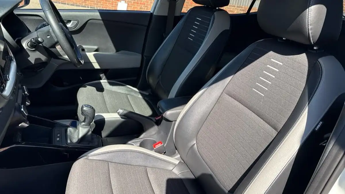 2022-kia-stonic-10-t-gdi-connect-big-19
