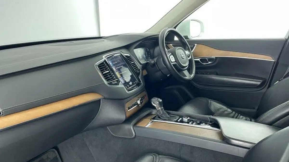 2017-volvo-xc90-20td-d5-inscription-auto-big-1