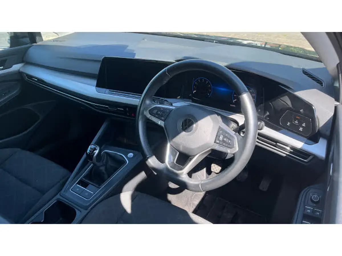 2022-volkswagen-golf-15-tsi-life-130ps-hatchback-big-10