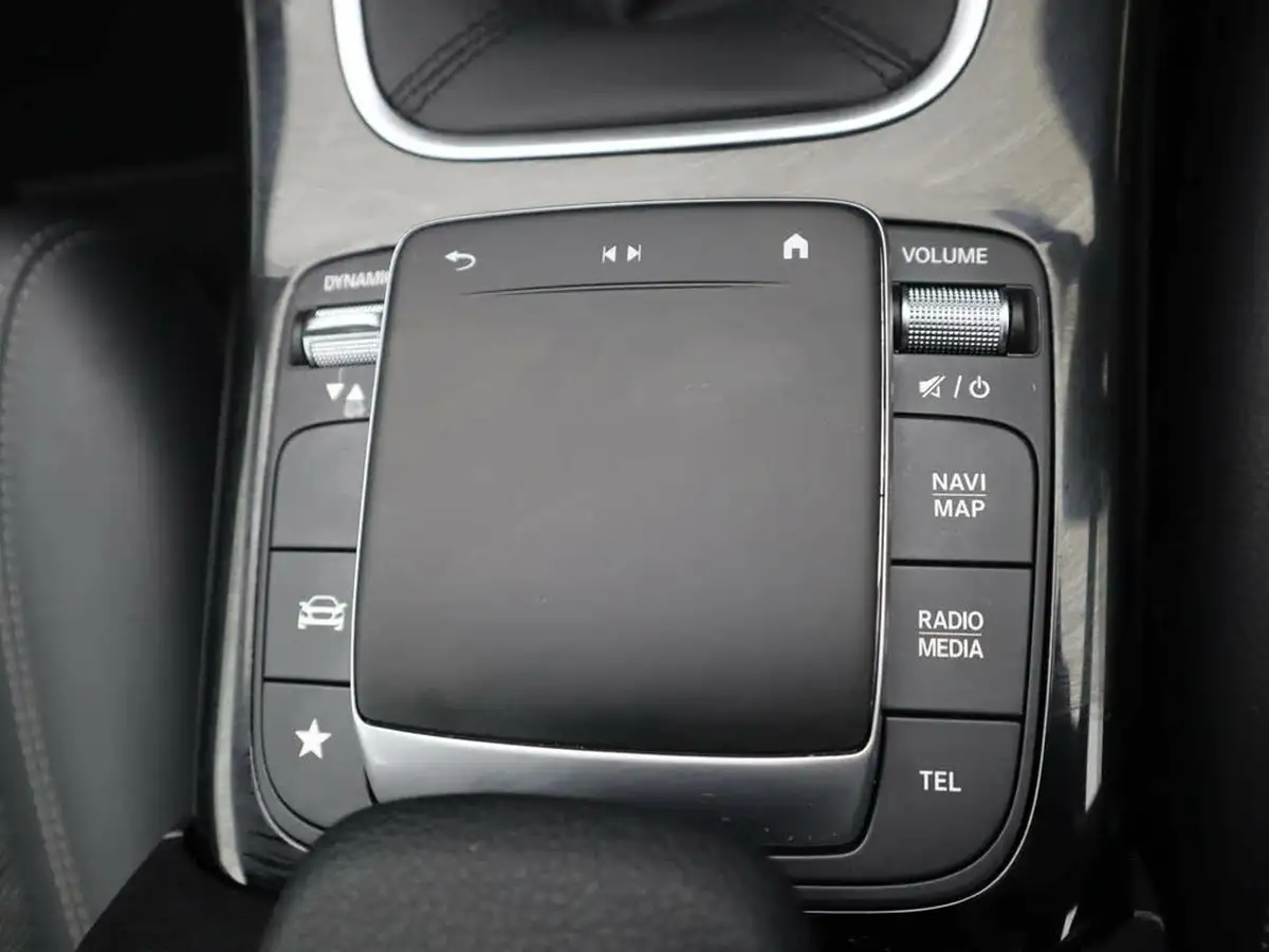 2021-mercedes-benz-a-class-20d-a180d-se-big-17