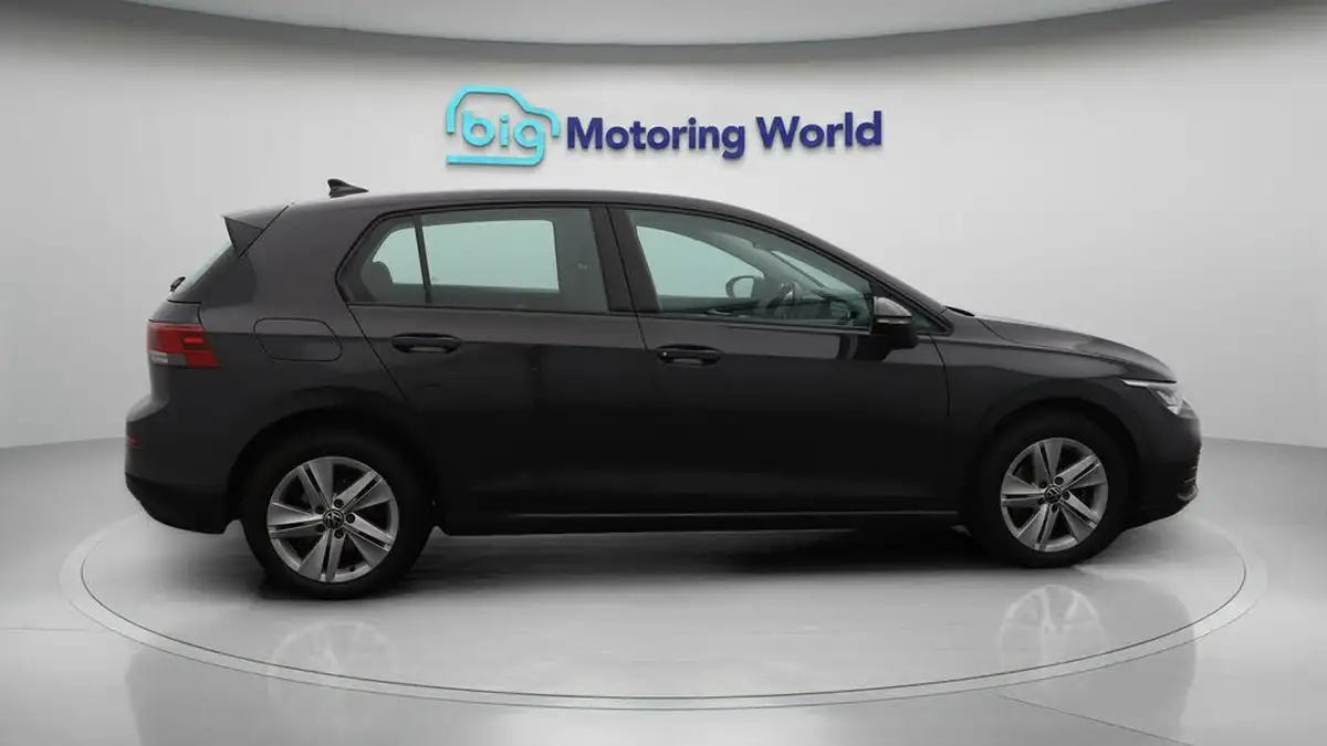 2022-volkswagen-golf-20tdi-life-hatchback-big-8