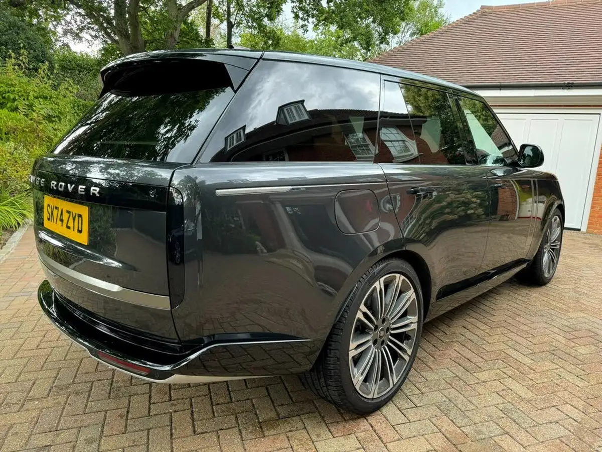 2024-land-rover-range-rover-30-p460e-se-big-1