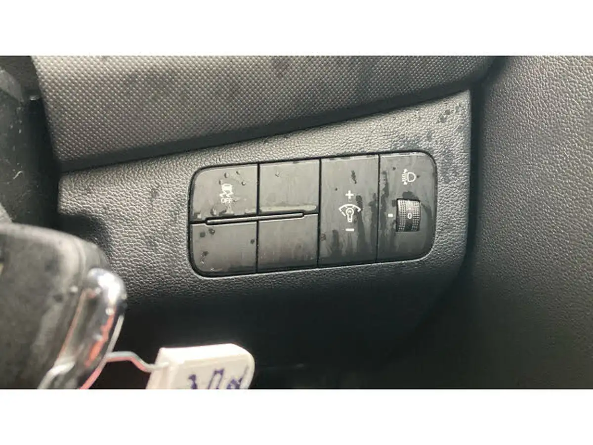 2019-hyundai-i10-10-play-big-23