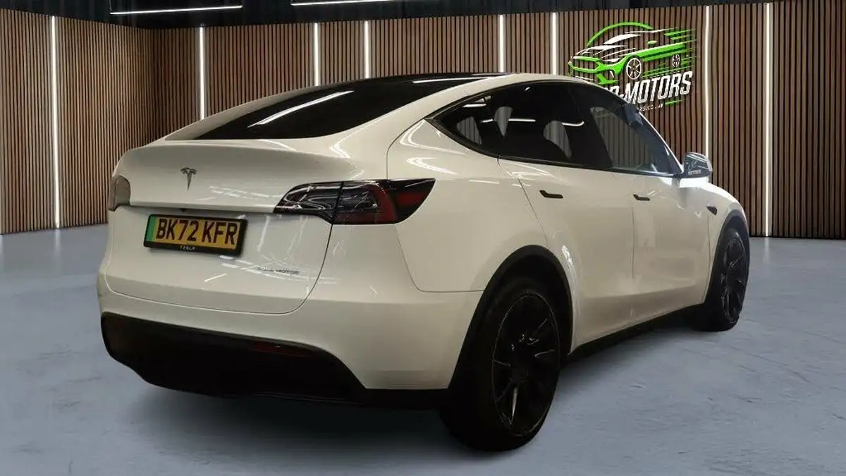 2022-tesla-model-y-e-long-range-big-5