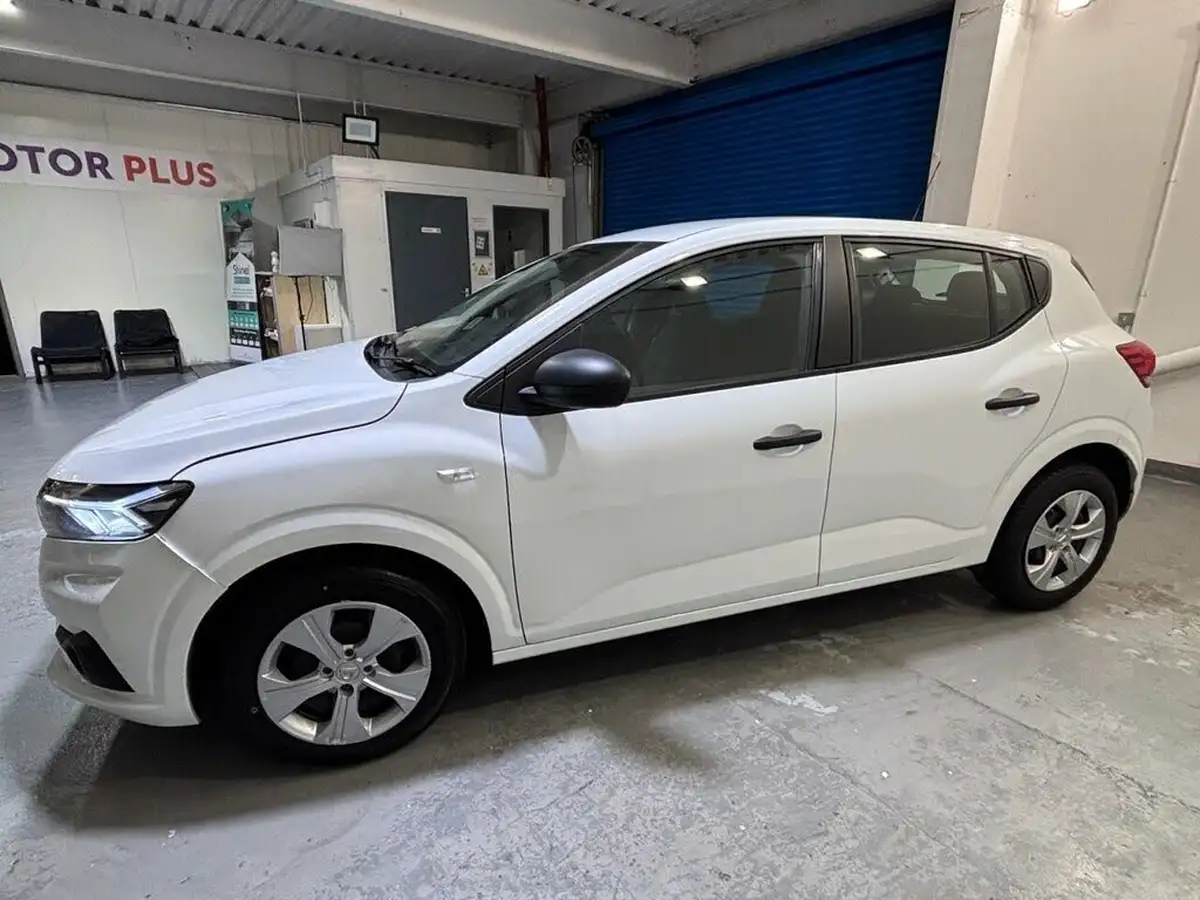 2021-dacia-sandero-10-sce-essential-big-3