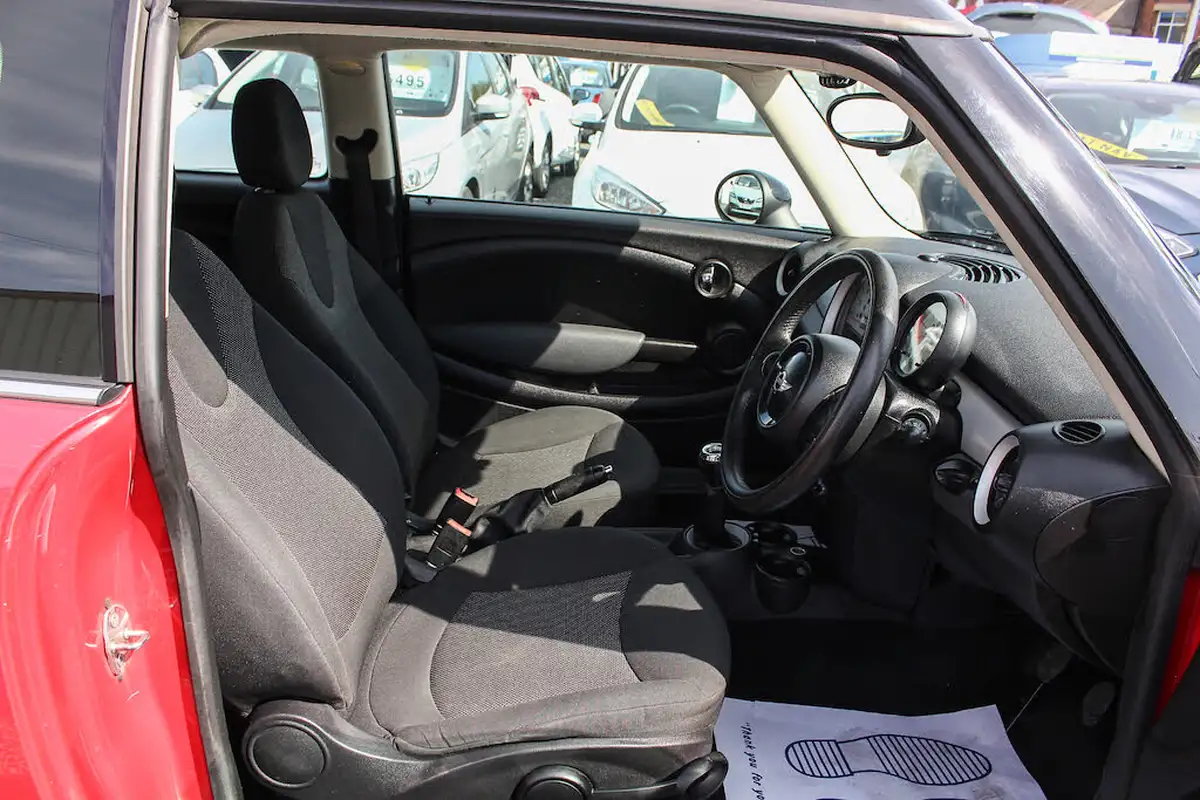 2012-mini-clubman-16-cooper-big-14