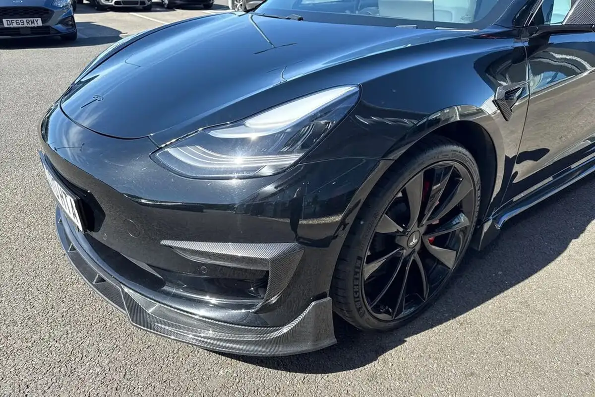 2020-tesla-model-3-e-performance-big-25