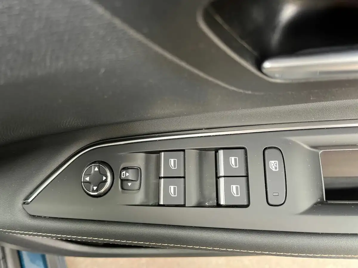 2021-peugeot-3008-suv-12-puretech-gt-premium-big-17