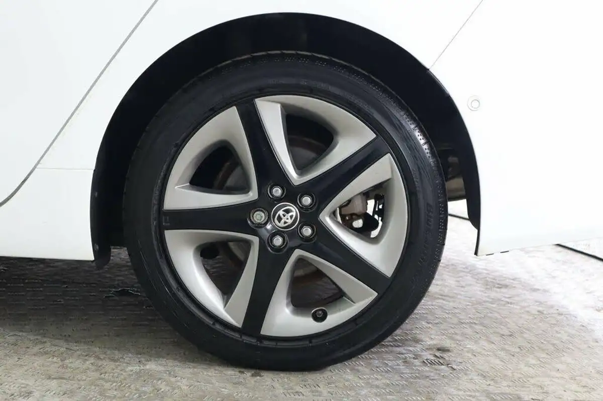 2019-toyota-prius-18-vvt-i-excel-cvt-big-27