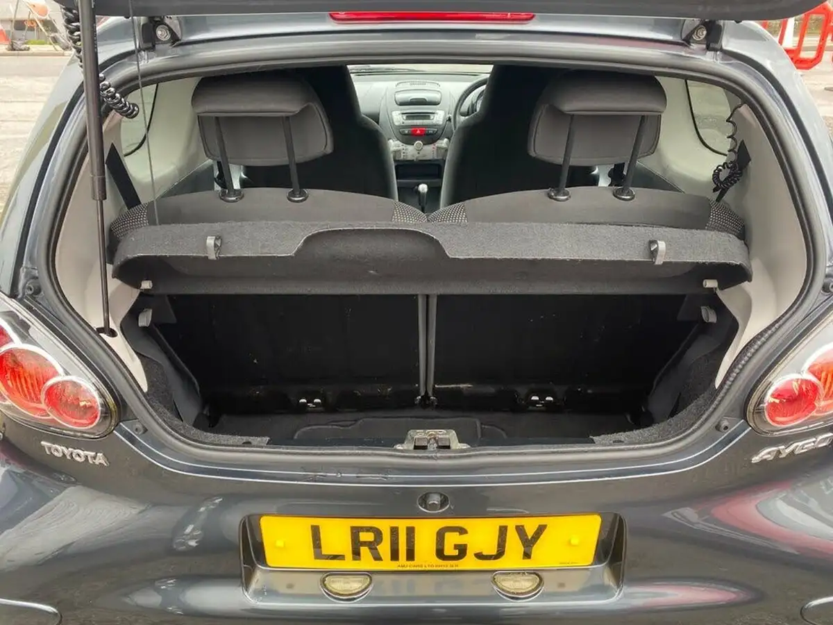 2011-toyota-aygo-10-aygo-go-vvt-i-3d-big-16
