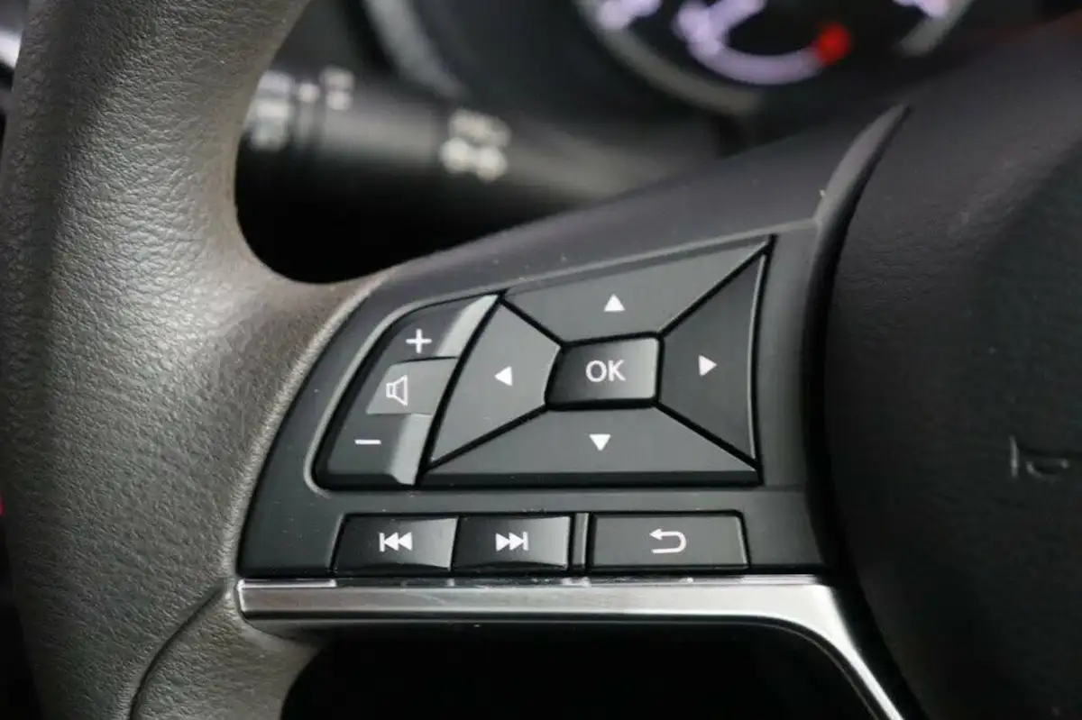 2021-nissan-juke-10-dig-t-visia-big-19
