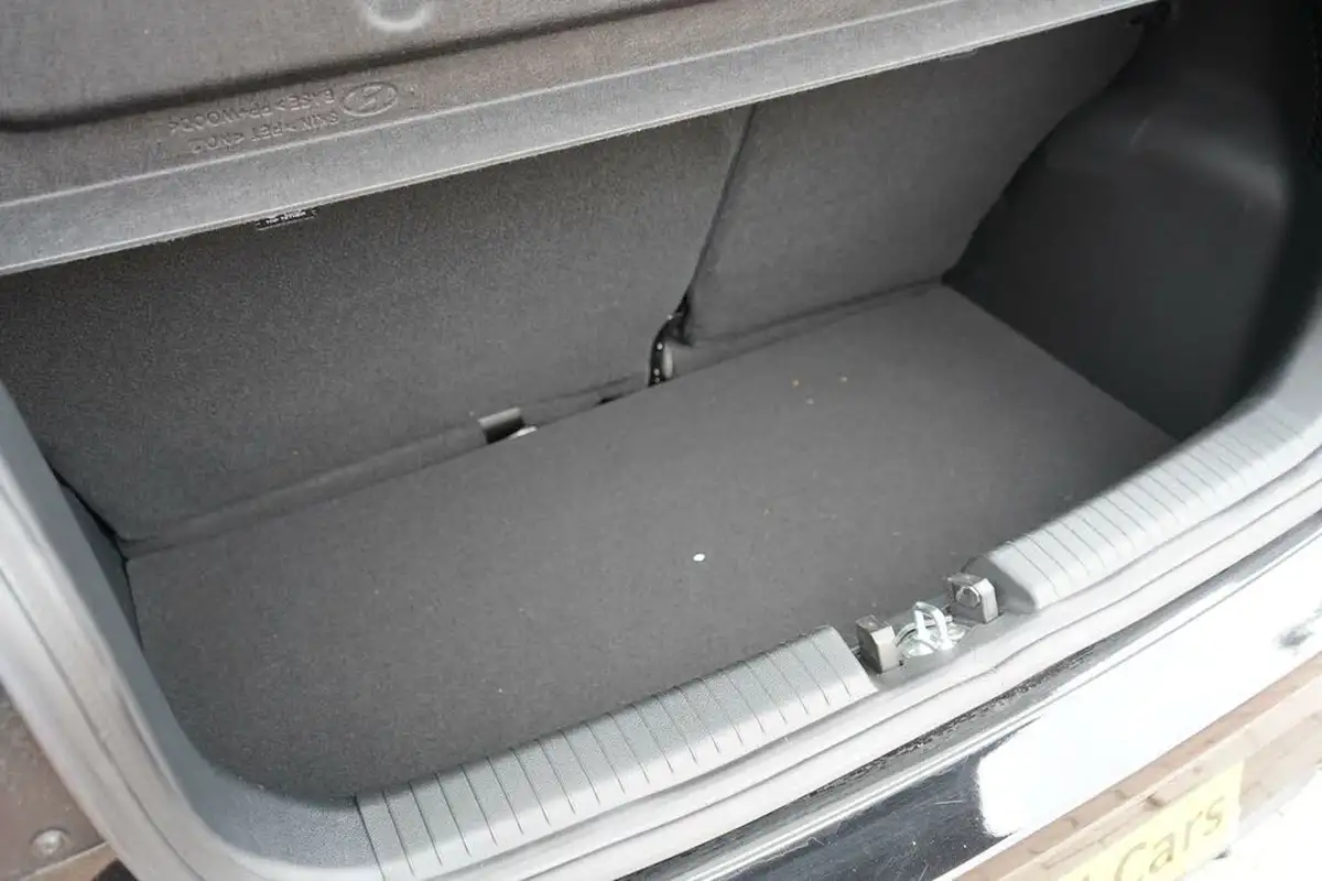 2023-hyundai-i10-10-premium-big-43