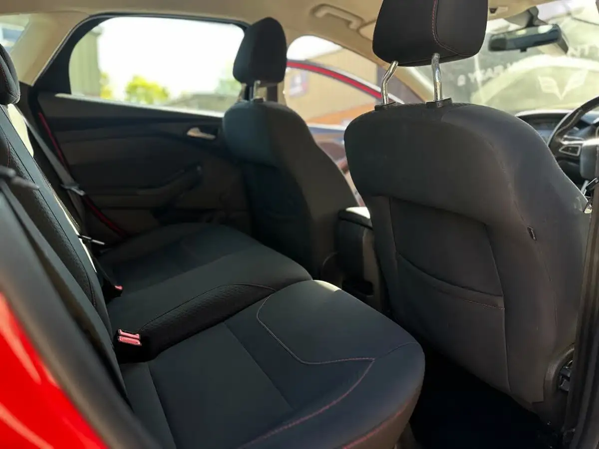2016-ford-focus-15tdci-zetec-s-hatchback-big-20