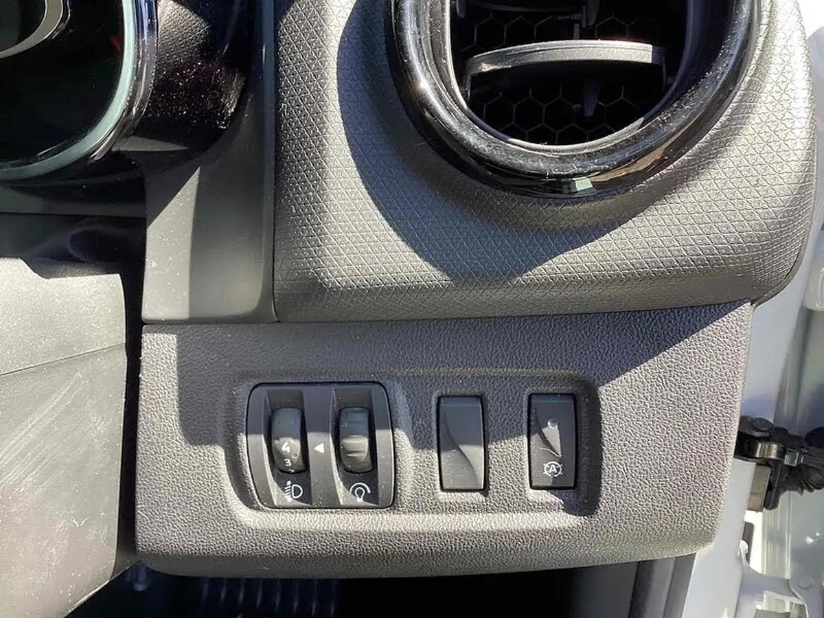 2016-renault-clio-09-tce-dynamique-nav-big-26