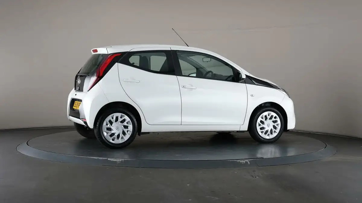 2019-toyota-aygo-10-vvt-i-x-play-big-53