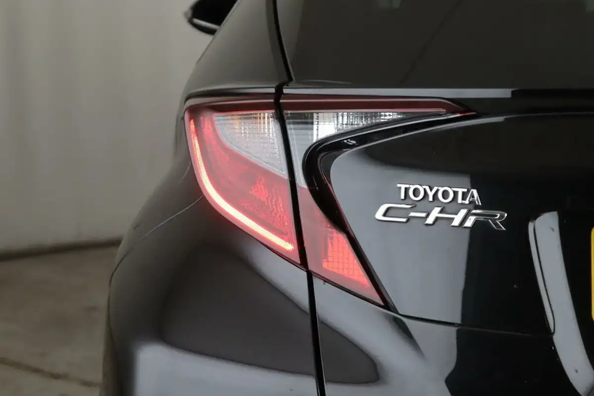 2021-toyota-c-hr-18-vvt-i-design-big-8