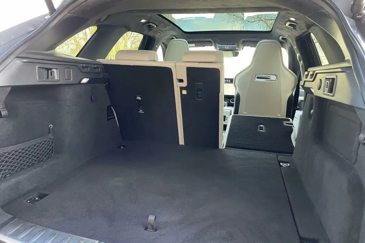2023-jaguar-f-pace-20-d200-r-dynamic-hse-black-big-46