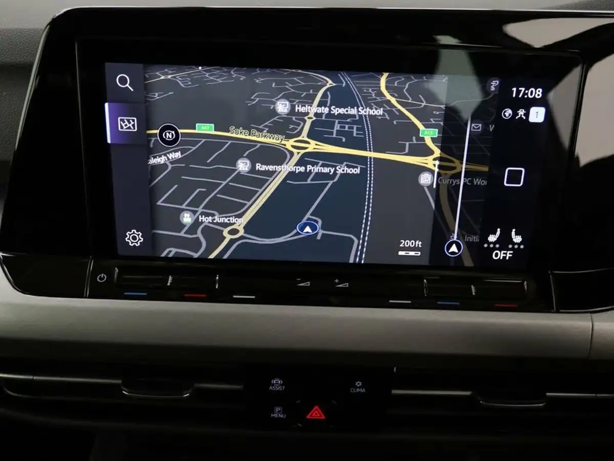 2021-volkswagen-golf-10-etsi-life-hatchback-big-10